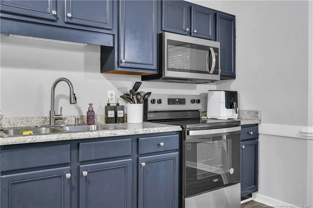 408 Chester Lake Place Property Photo 17