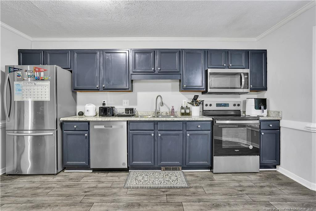 408 Chester Lake Place Property Photo 18