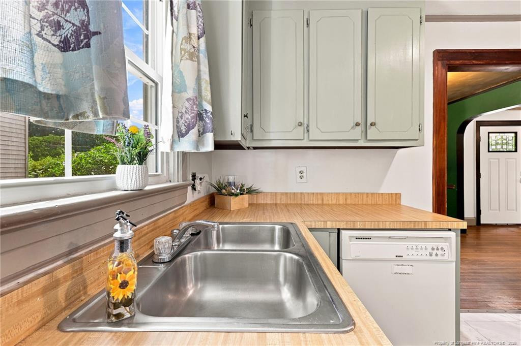 608 Glenville Avenue Property Photo 16
