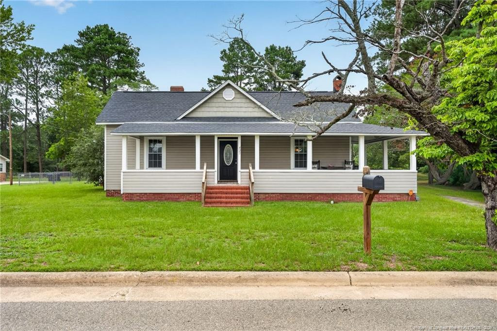 423 E Edinborough Avenue Property Photo 1