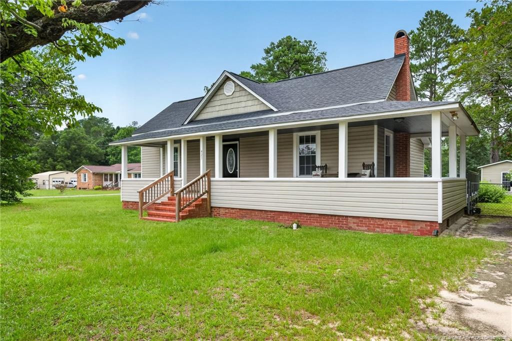 423 E Edinborough Avenue Property Photo 2