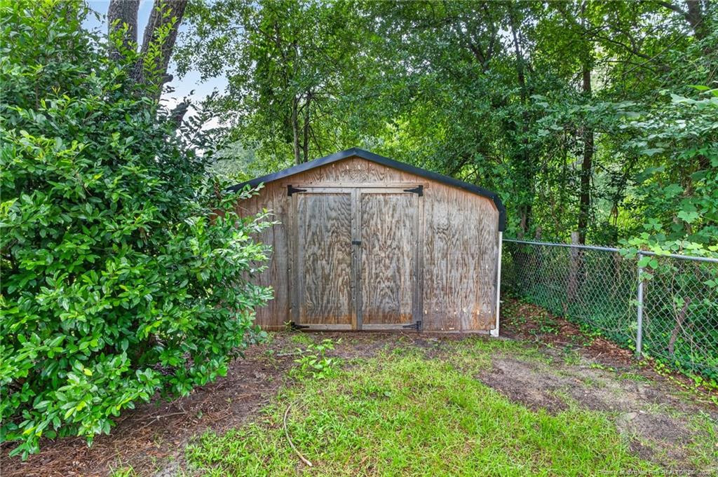 423 E Edinborough Avenue Property Photo 43