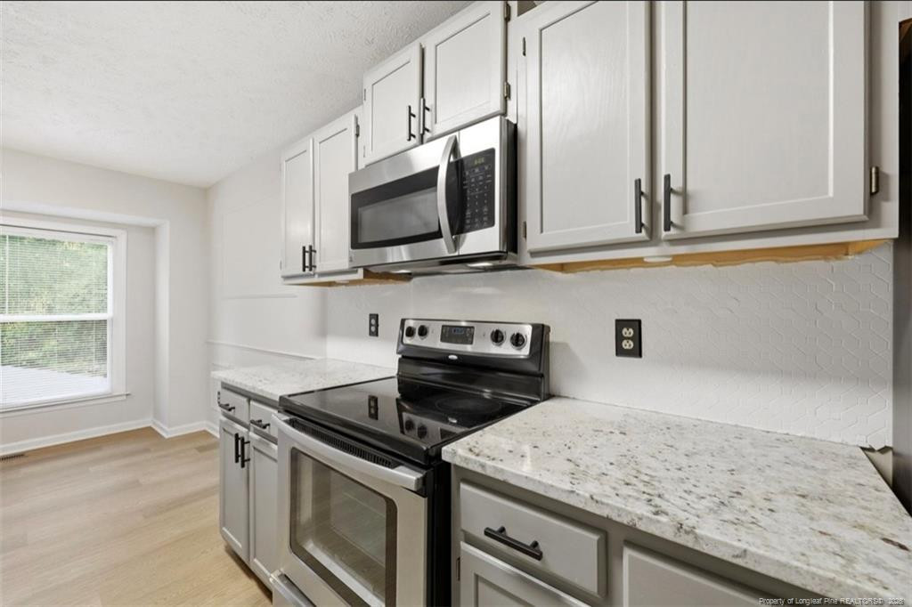 5923 Lively Court Property Photo 6