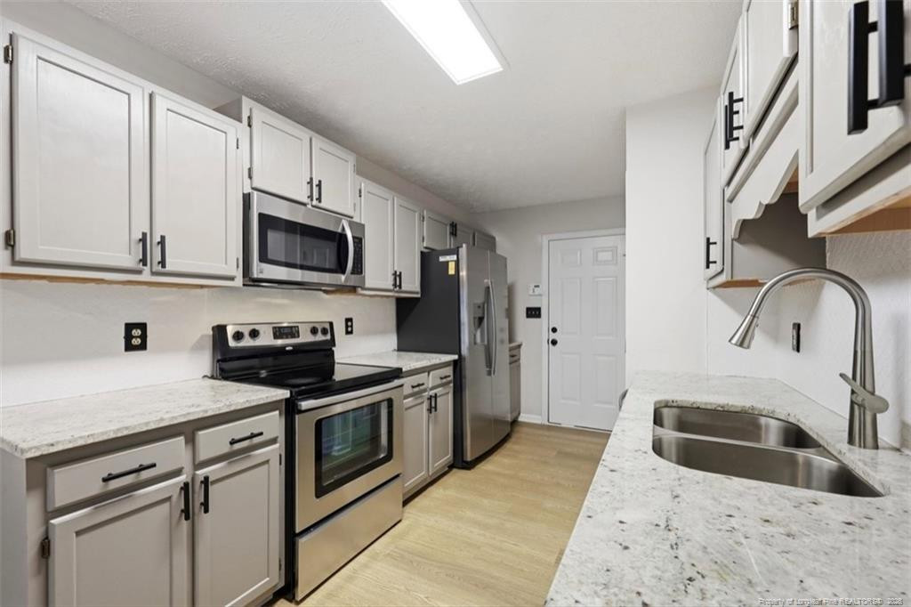 5923 Lively Court Property Photo 8