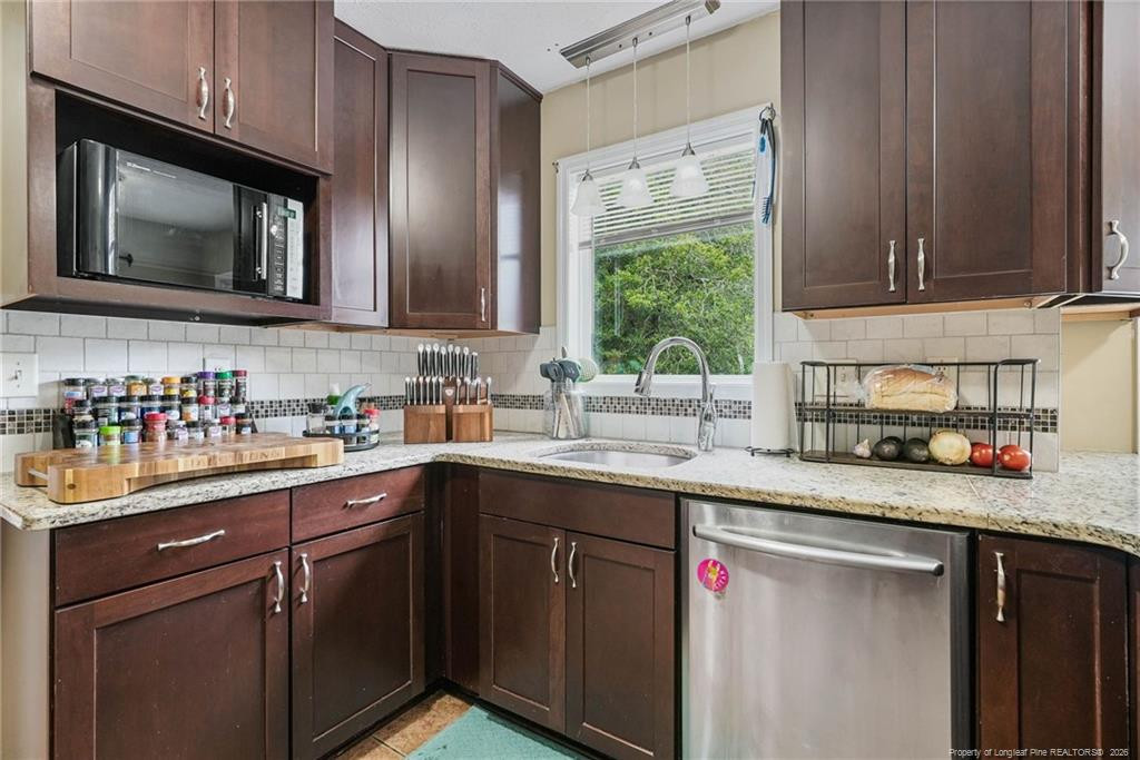 365 Yorkshire Drive Property Photo 17