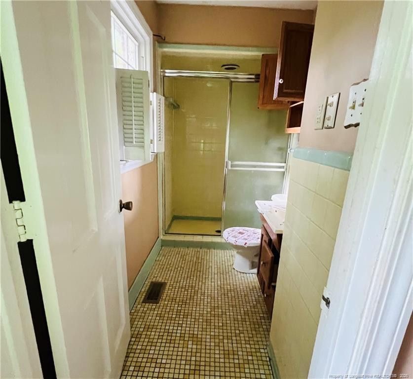 2454 Vandemere Avenue Property Photo 14