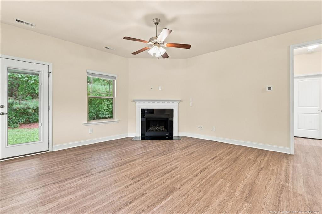 305 Planters Lane Property Photo 8