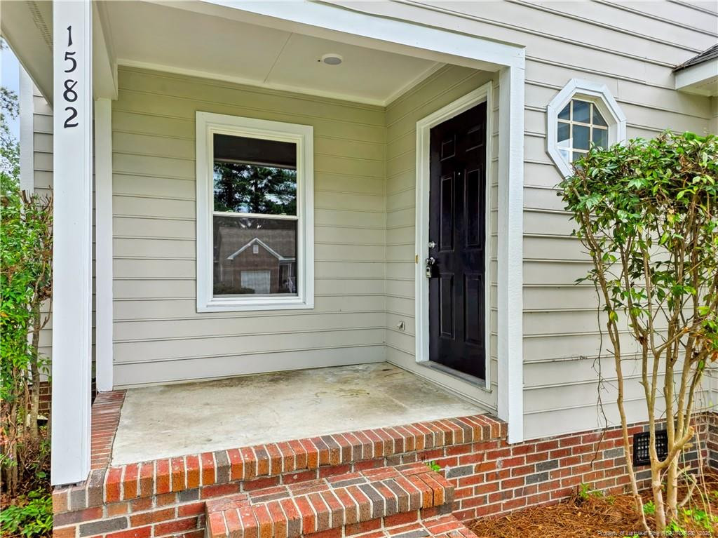 1582 Hazelcrest Drive Property Photo 2
