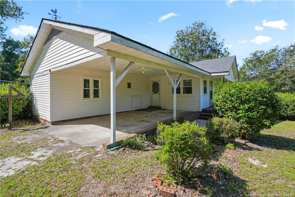 8007 Overhills Road Property Photo 6