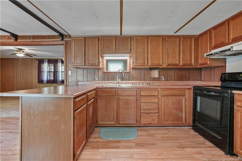 8007 Overhills Road Property Photo 15