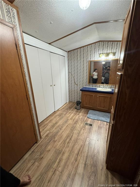 399 Ireland Drive Property Photo 35