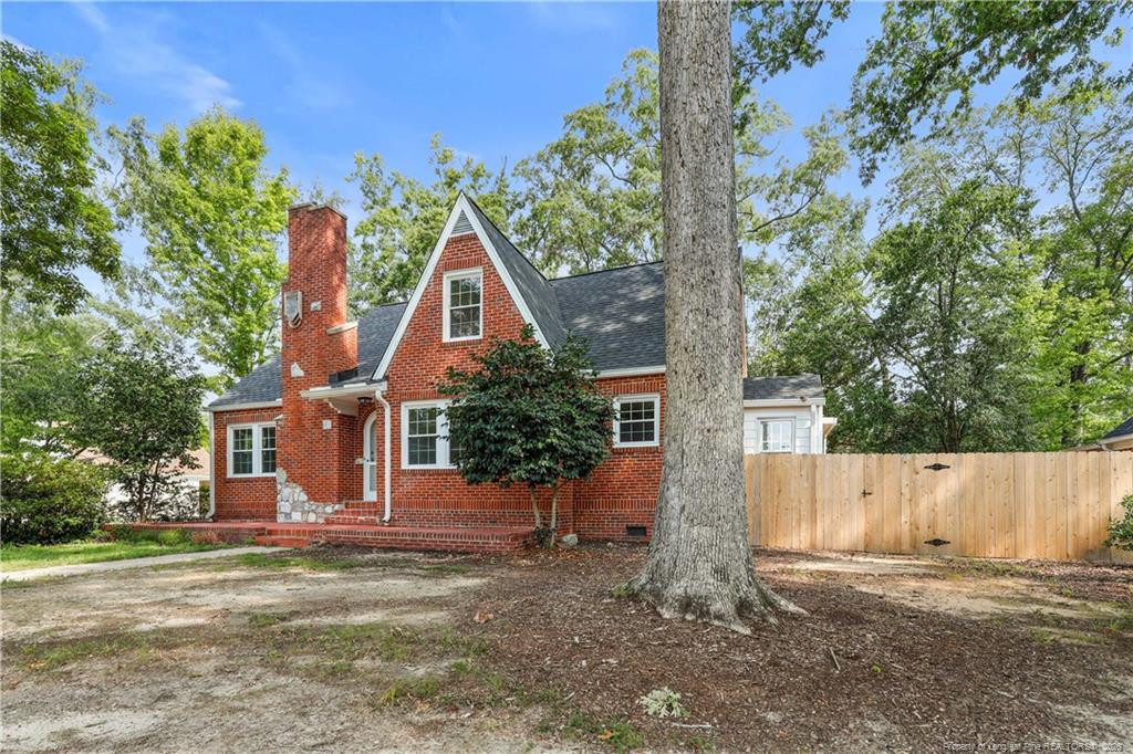 513 Raleigh Street Property Photo 2