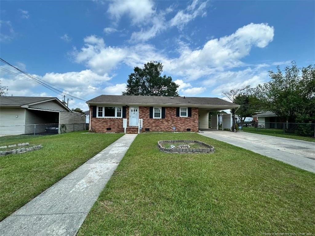 511 E 18th Street E Property Photo 1