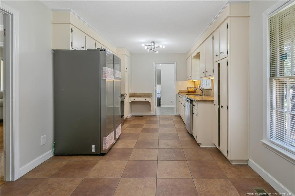 2600 Colgate Drive Property Photo 11
