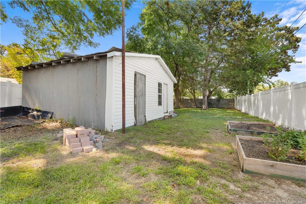 219 W Brocklyn Street Property Photo 23