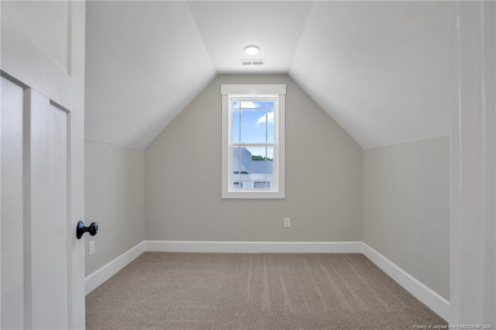 105 Hampshire Courts Property Photo 27