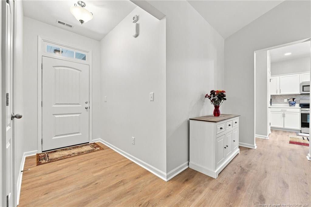233 English Oak Drive Property Photo 5