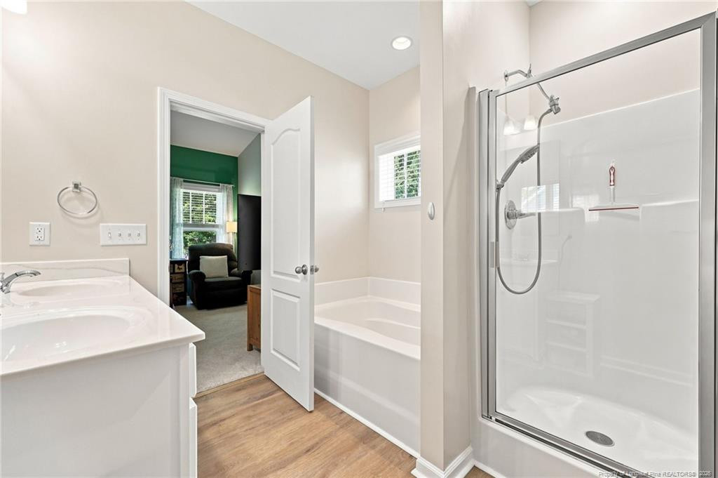 233 English Oak Drive Property Photo 21