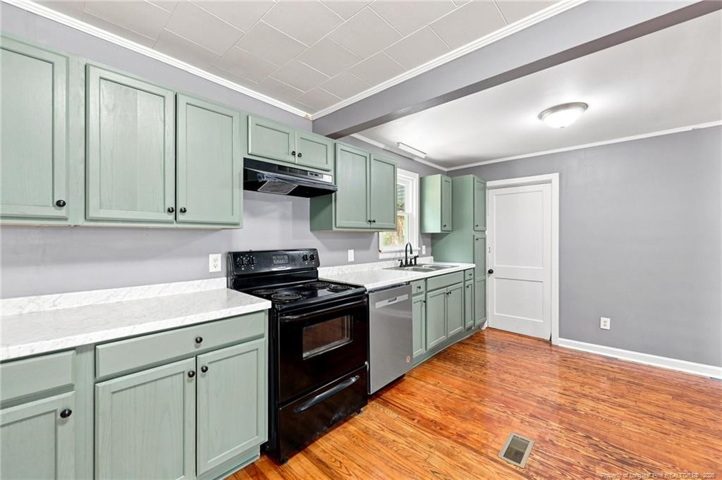 506 Stetson Street Property Photo 30