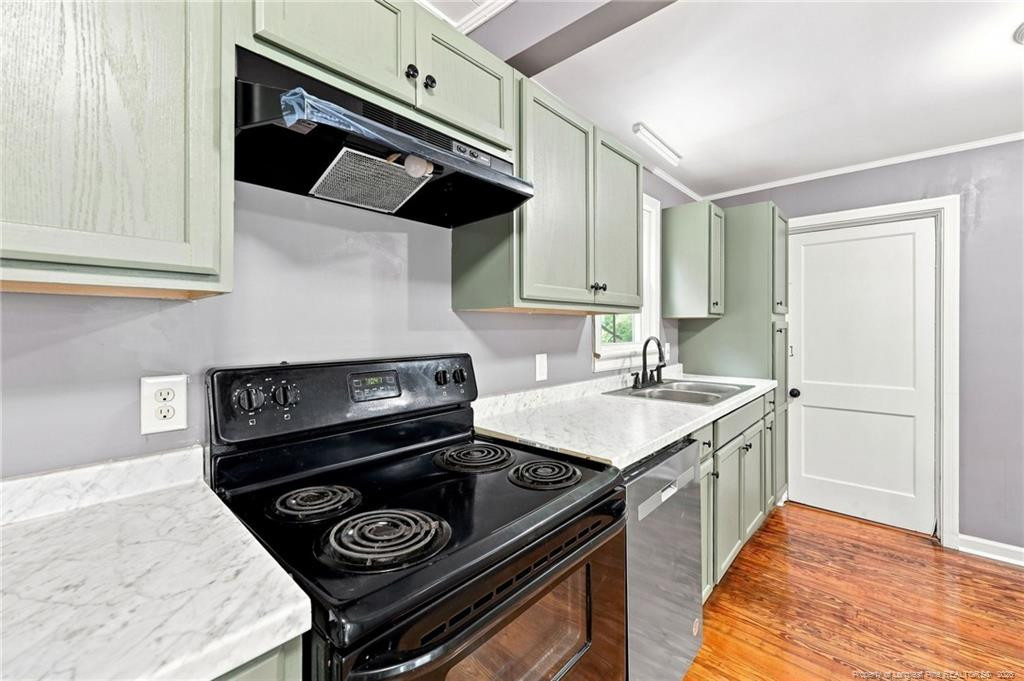 506 Stetson Street Property Photo 34