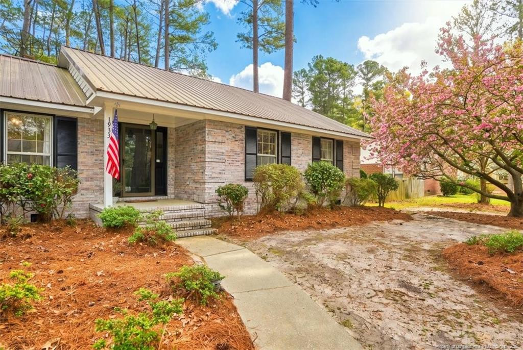 1933 Merrimac Drive Property Photo 2