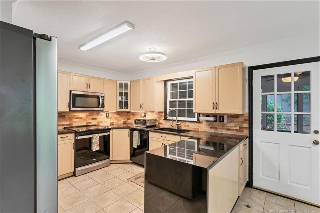1933 Merrimac Drive Property Photo 21