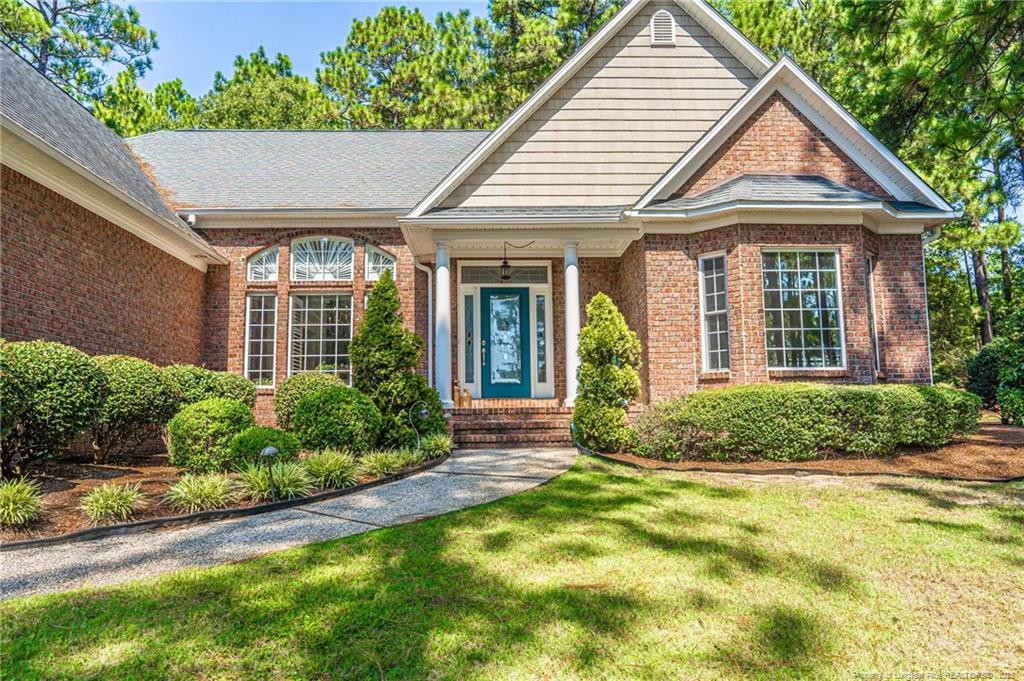 725 Lake Forest Drive E Property Photo 4