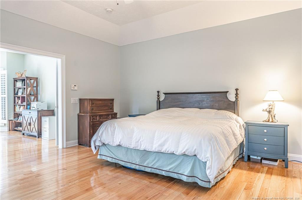 725 Lake Forest Drive E Property Photo 18