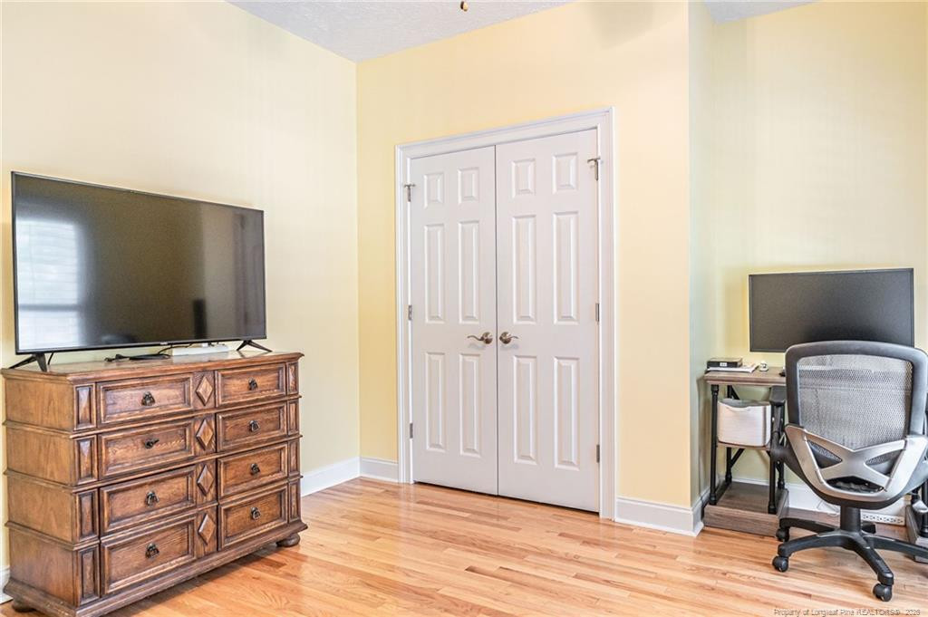 725 Lake Forest Drive E Property Photo 29