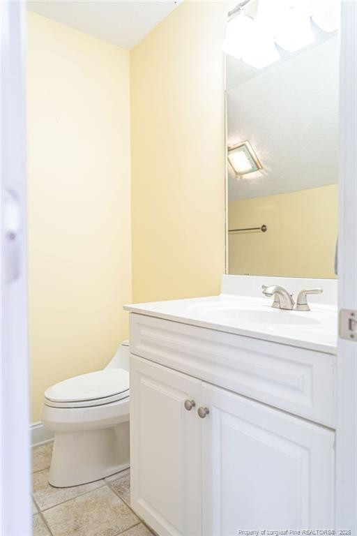 725 Lake Forest Drive E Property Photo 31