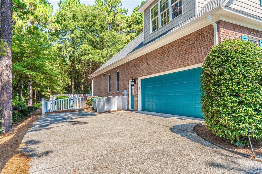 725 Lake Forest Drive E Property Photo 35