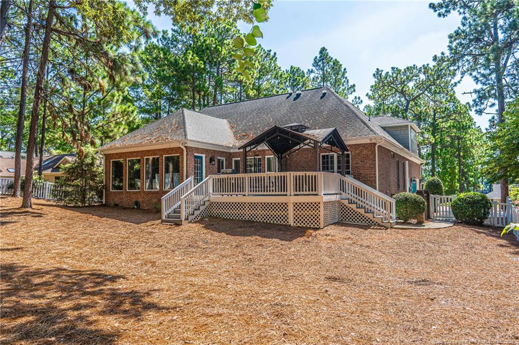 725 Lake Forest Drive E Property Photo 37