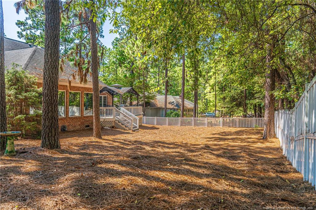 725 Lake Forest Drive E Property Photo 38