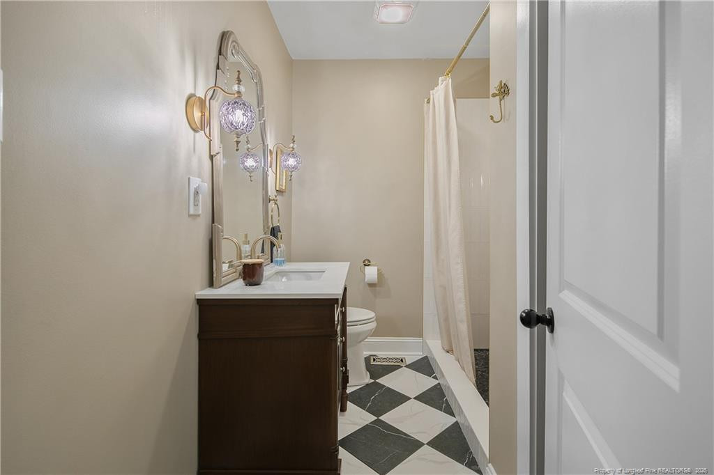220 E David Parnell Street Property Photo 32