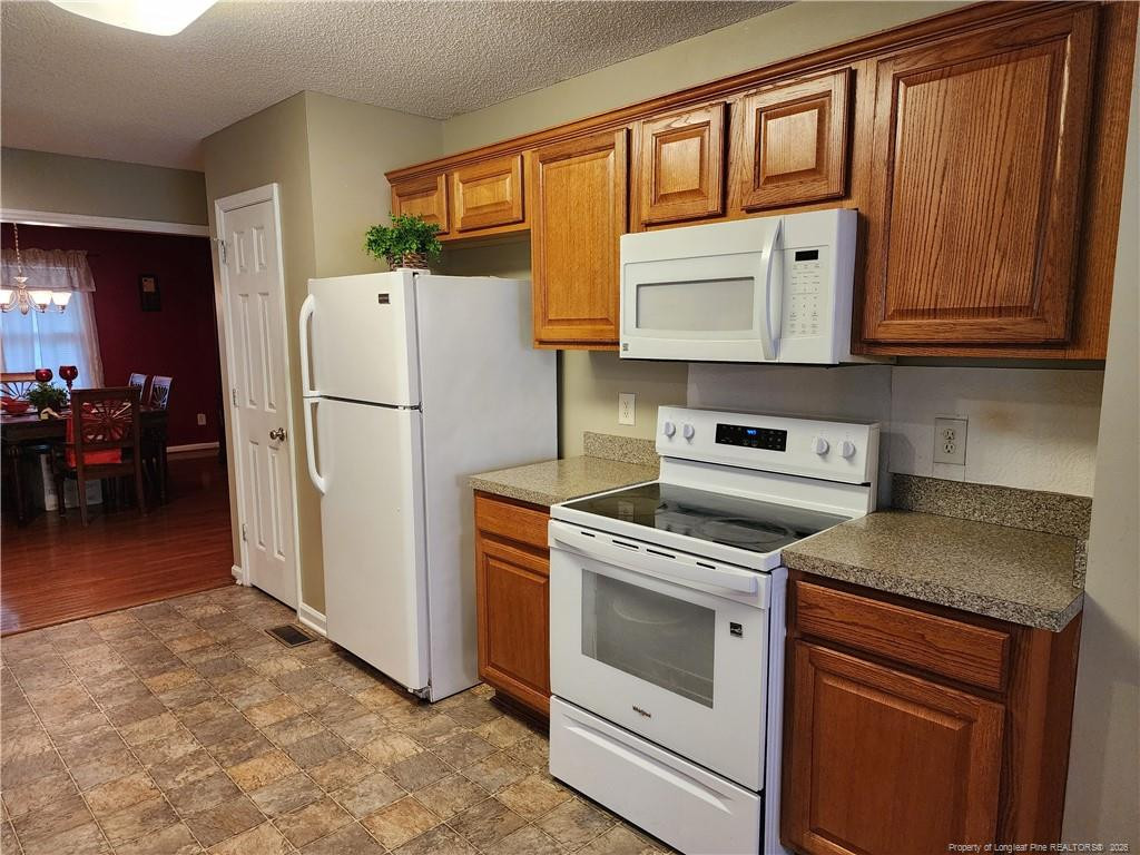 141 Fox Run Property Photo 6