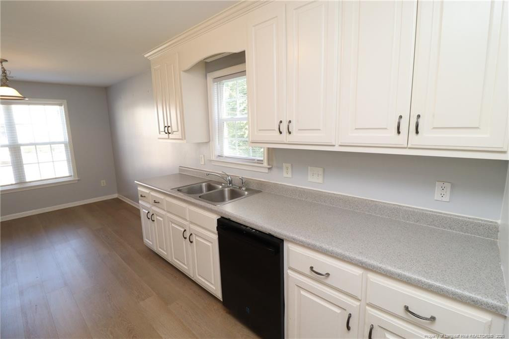 410 Whitehall Court Property Photo 8