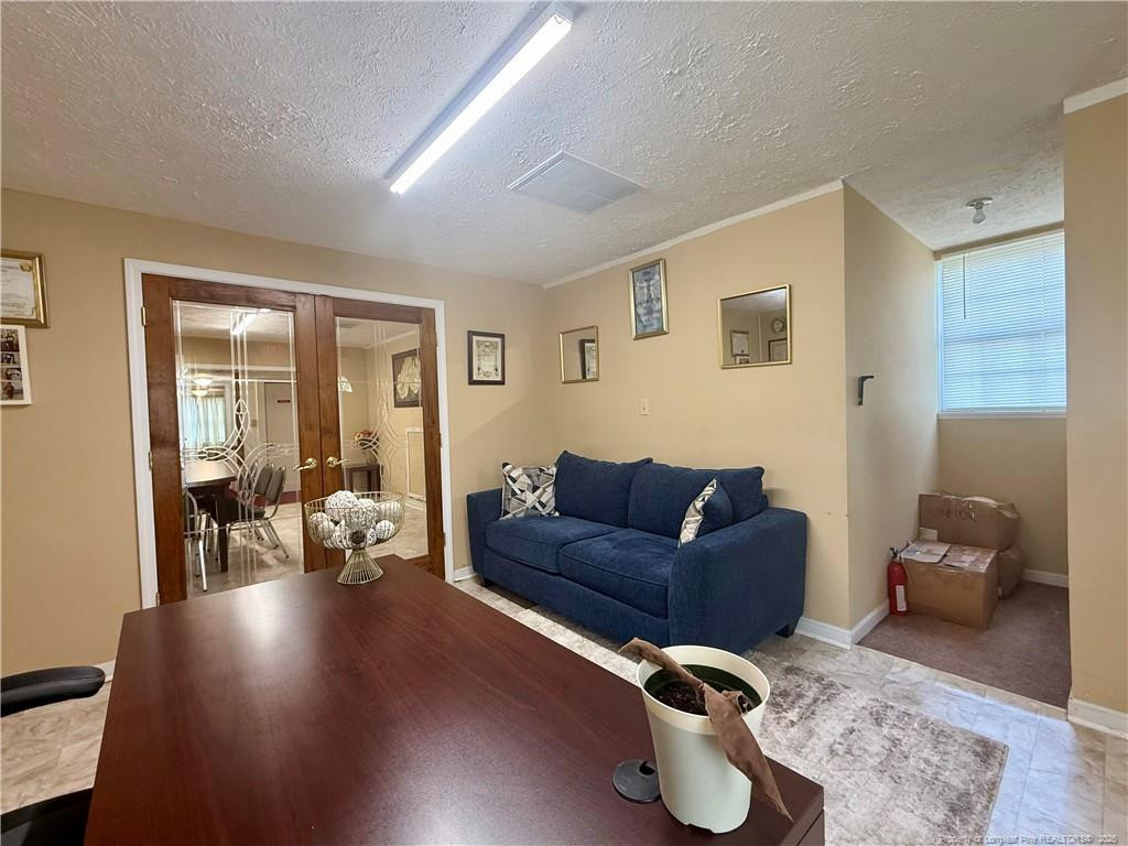 949 Country Club Drive Property Photo 3