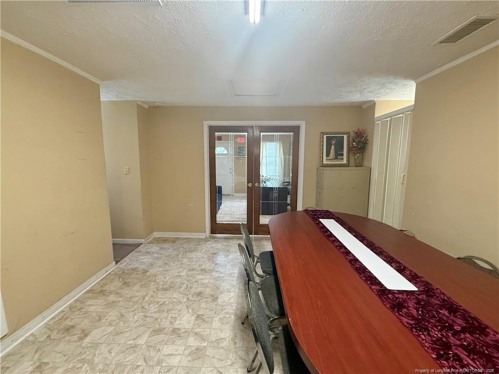 949 Country Club Drive Property Photo 4