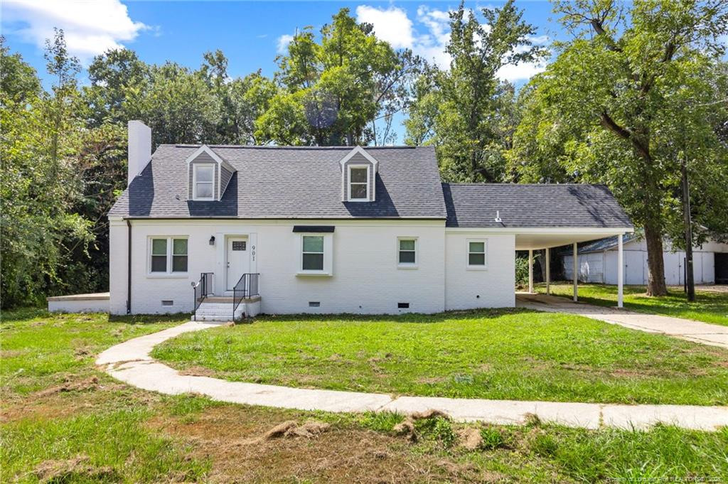 901 Iona Street Property Photo 1