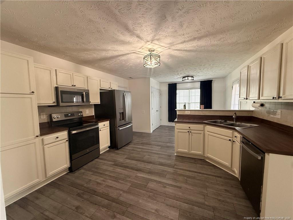4949 Yorkchester Drive Property Photo 4