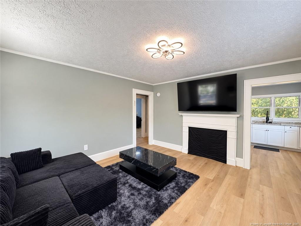 1049 Winslow Street Property Photo 3