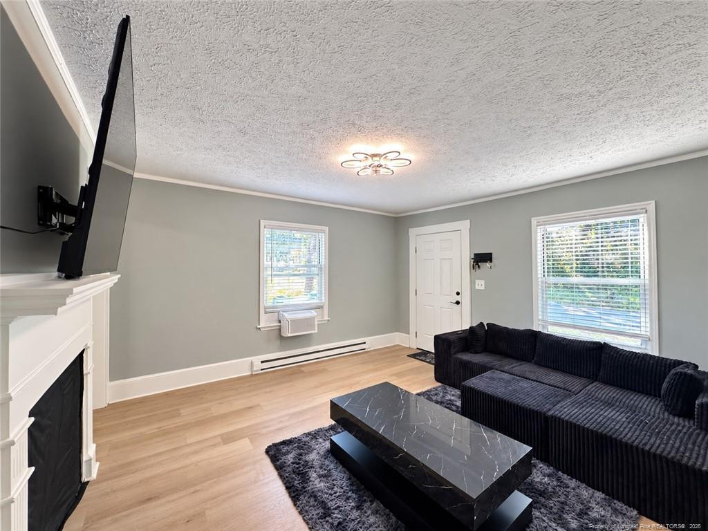 1049 Winslow Street Property Photo 4