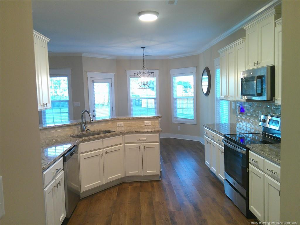 5205 Thruway Road Property Photo 8
