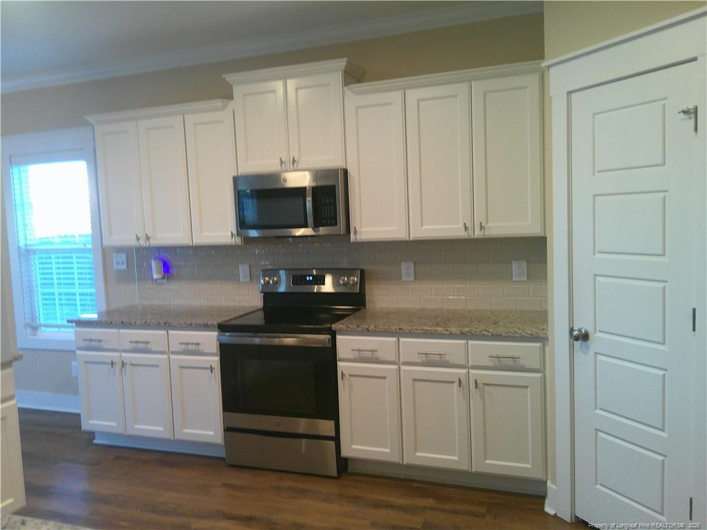 5205 Thruway Road Property Photo 9