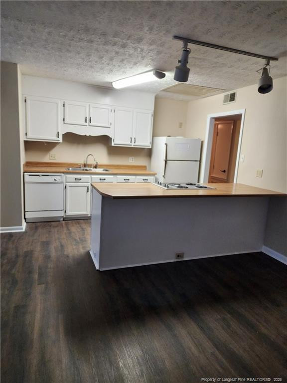 6873 Timbercroft Drive Property Photo 2