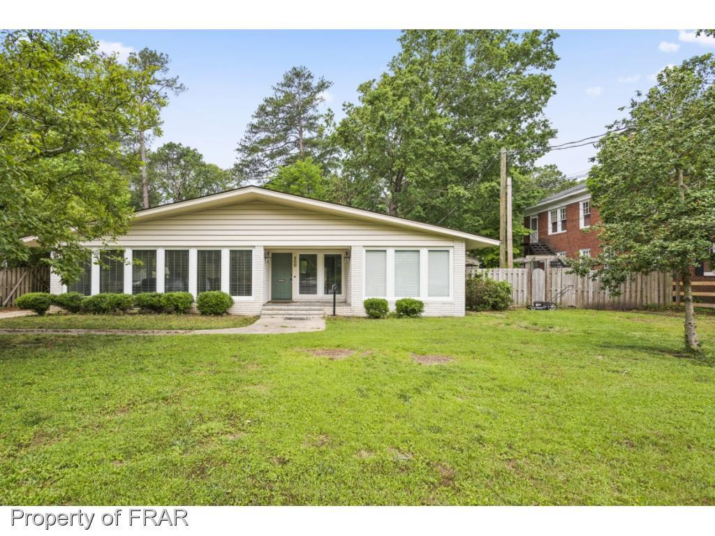 300 Broadfoot Avenue Property Photo 1