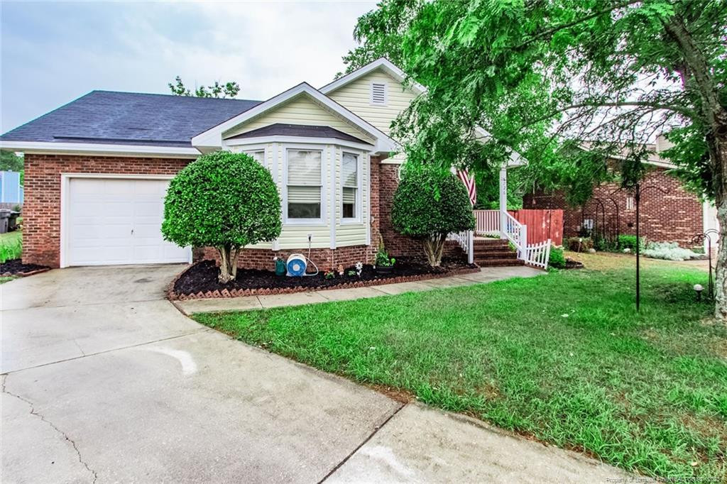 5726 Walkabout Road Property Photo 1