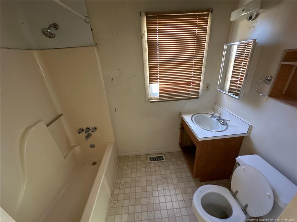 1401 N Bragg Boulevard Property Photo 10
