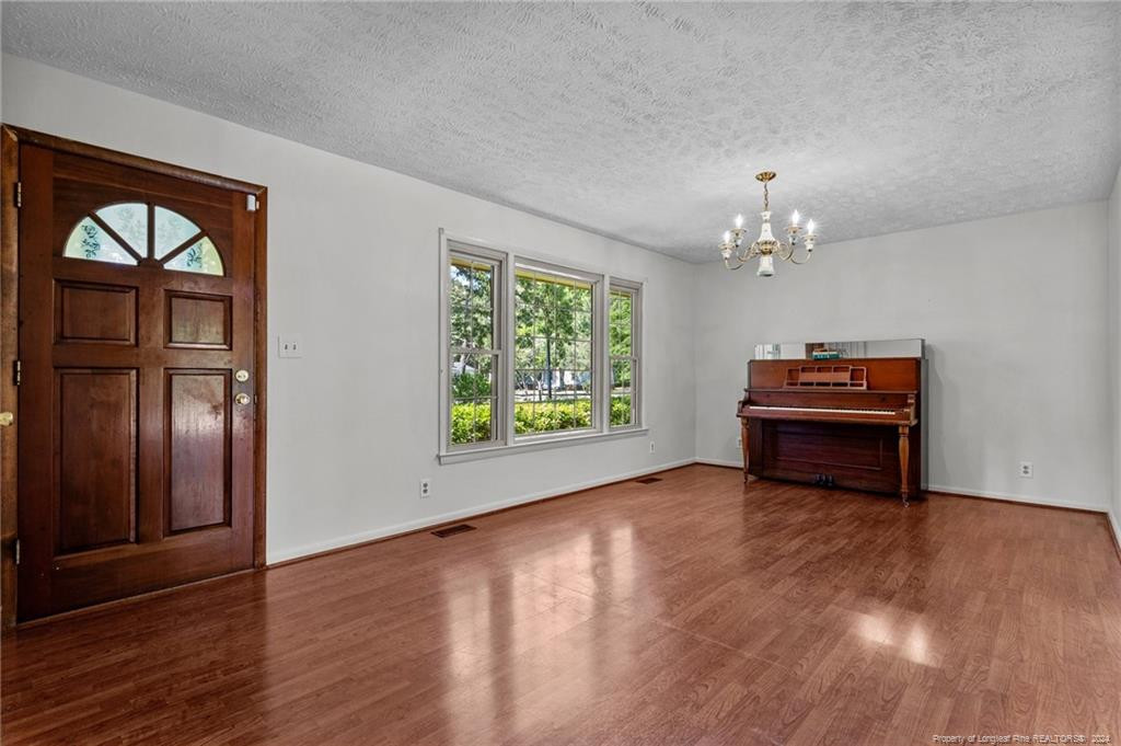 206 W Rockingham Road Property Photo 4