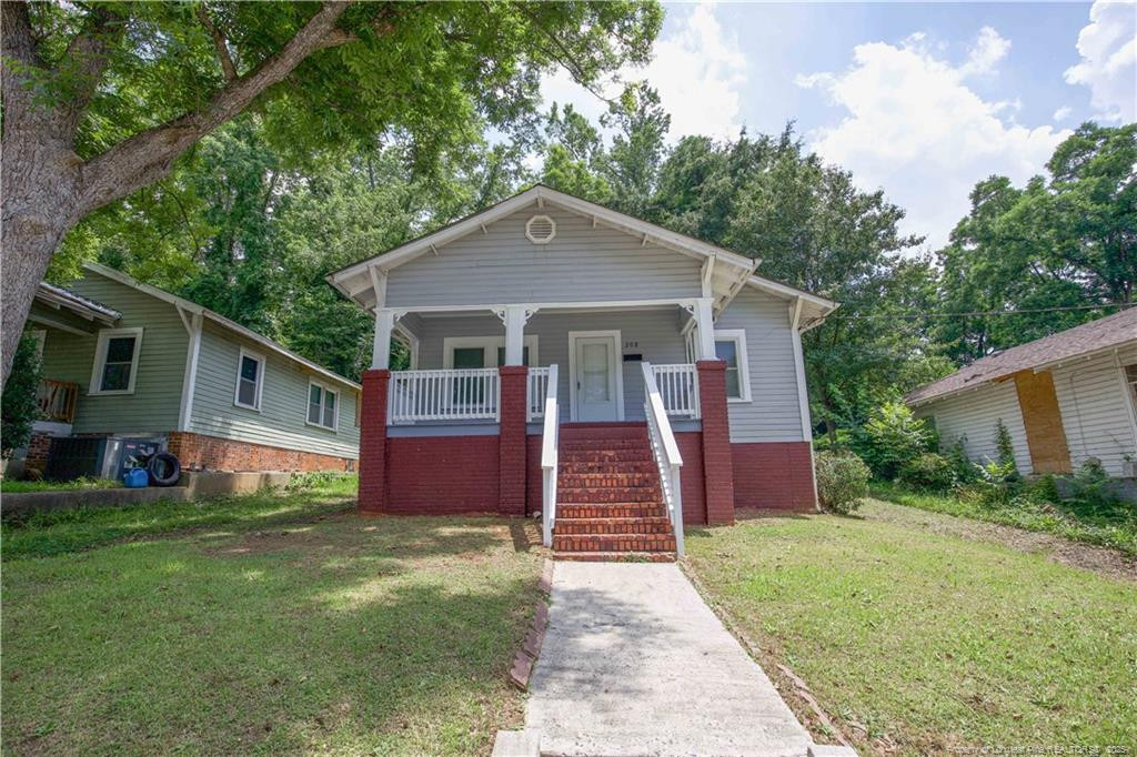 208 Robinson Street Property Photo